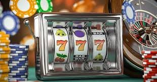 npt777 Mobile App ဖြင့် Esports PUBG Mobile Free Fire Live Betting ကြည့်ရှုနေသော မြန်မာလူငယ်ကစားသမား